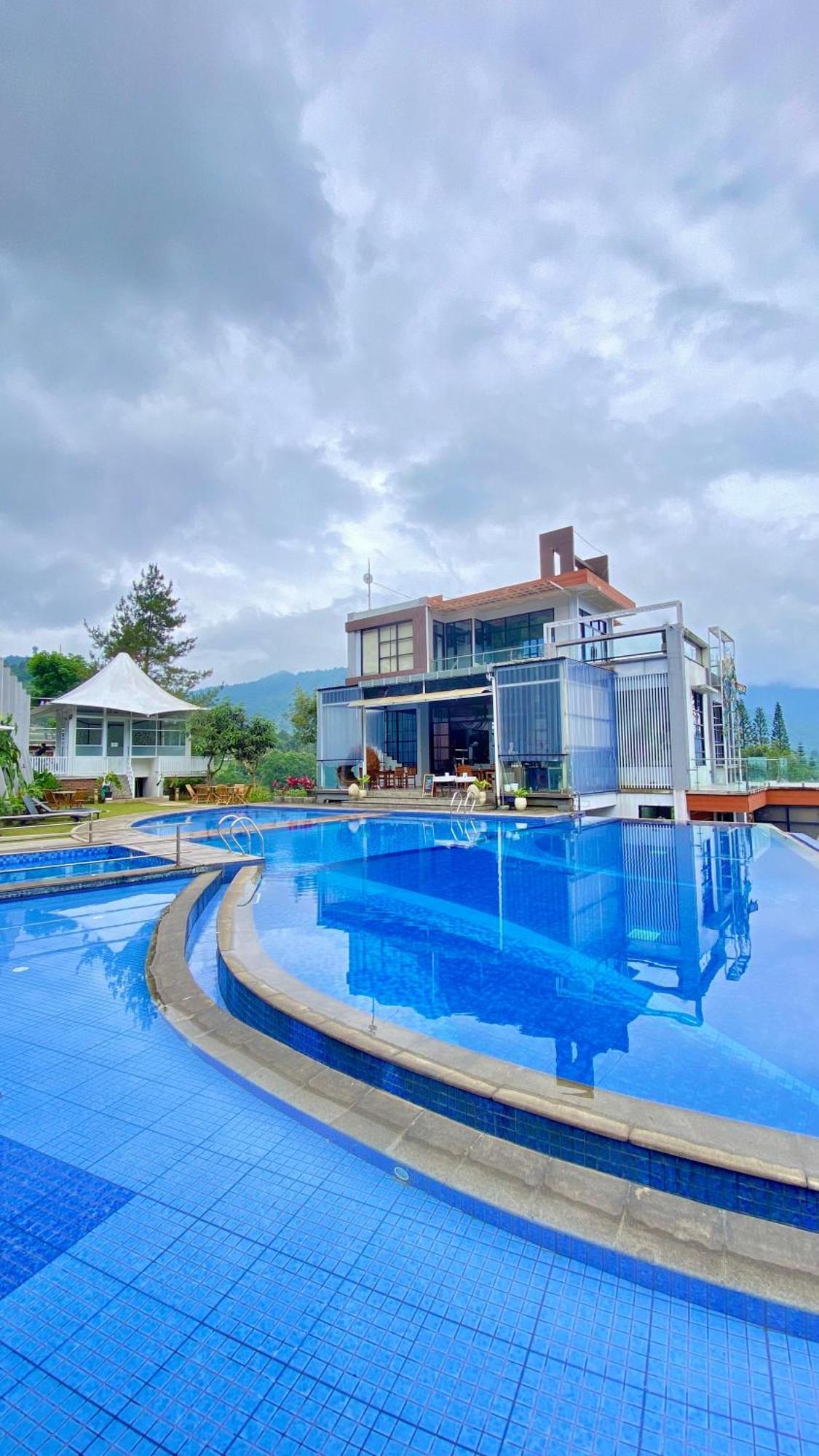 De Pointe Resort & Resto Campaka 외부 사진